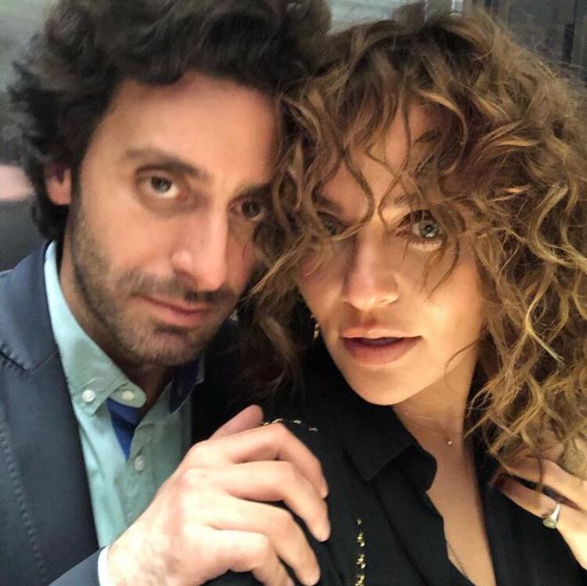 Aydn Ailesi, getiimiz gnlerde bebeklerinin cinsiyetinin erkek olduunu rendi. nl oyuncu ve ei, bu mutlu haberi sadece aileleri ve dostlaryla paylat.