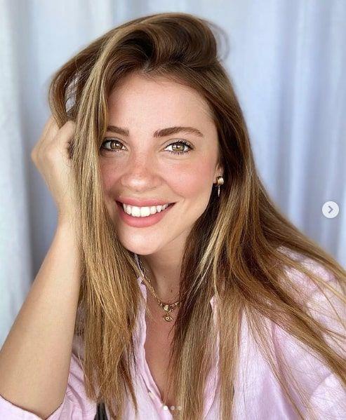 Ezgi Eybolu: Muhteem Yzyl, Ad Mutluluk ve Payitaht Abdlhamid gibi dizilerle tannan Ezgi Eybolu, 15 Haziran 1988 tarihinde Ankara&#8217;da dnyaya geldi.       stanbul niversitesi ktisat Blmn bitirdikten sonra Baheehir niversitesi ileri oyunculuk blmnde master yapmtr.