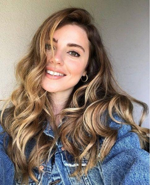 3 yl nce alan davada Erberk&#8217;in avukatlar unlar dile getirdi:  <br>  ''Oyuncu, szlemeyi haksz yere feshederek baka bir ajansla anlamtr. 35 bin dolar art bedeli, 15 bin lira alacak ve 25 bin lira manevi tazminatn faiziyle birlikte davaldan tahsilini istiyoruz.''      Mahkeme, Ezgi Eybolu&#8217;nun 127 bin lira cezai art cretini 3 yllk faiziyle birlikte Nee Erberk&#8217;e demesine karar verdi.