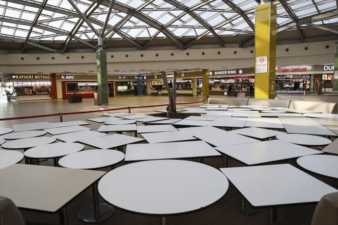 Bakentteki yeme ime yerlerinin, oturma dzeninde mteri arlamadklar, paket servis ya da "gel-al" hizmeti sunduklar grld.