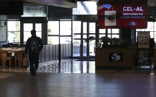 Uygulamadan duyduu memnuniyeti ifade eden Gler, "Bence byle ok daha mantkl. nk virs insanlarn bir araya gelmesiyle yaylyor. Trkiye olarak bunun stesinden gelebilmemiz iin bunlarn yaplmas gerekiyordu. Umarm virsten en ksa zamanda kurtuluruz." diye konutu.