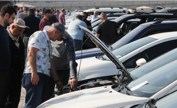 "kincil el alm iin doru zaman"  <br>  Piyasada beklenen dengelenmenin baladn belirten 2plan cra Kurulu Bakan Orhan lgr ise, unlar syledi: Piyasa koullar ve stok maliyetleri nedeniyle artk birok firma iin bekleme imkan kalmad. Bu firmalar, aralar elden karmak iin kardan feragat etmeye balad ve indirim yoluna gidiyor.