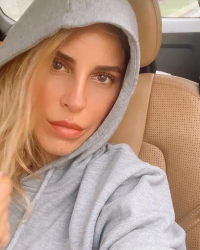 Hastaneden taburcu olan oyuncu, "Virsn bulat ortam bir arkadamn evinde kahve sohbetidir. Ancak u detay fark yaratt, telefonumu eline ald ve uzun sre onda kald. Sonrasndan da ben telefonda grme yaptm.