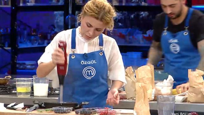 Serhat, Uur, Ebru ve zgl'n finale kald dl oyununda efler oyunu zgl'den yana kulland. Bylece MasterChef dl oyununu kazanarak 25 bin TL deerindeki para dlnn sahibi zgl oldu.