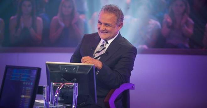 KENAN IIK'A NE OLMUTU?    Spor sonrasnda saunaya giren Kenan Ik, sauna sonrasnda fenalap dengesini kaybederek, kafasn yere arpm ve beyin kanamas geirmiti. Drt saat sren bir ameliyat geiren Ik, yllardr sren youn bakm tedavisine alnmt.