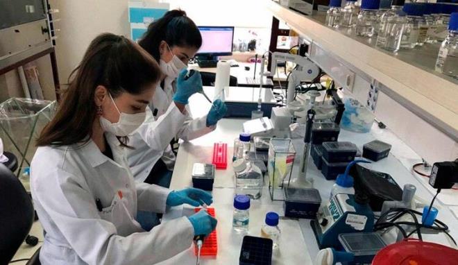 Pfizer'in testlerine katlan kiilerin yzde 4'nde ikinci dozdan sonra ba ars hissettikleri saptand. Sz konusu yan etkilerin zararsz olduu belirtildi.