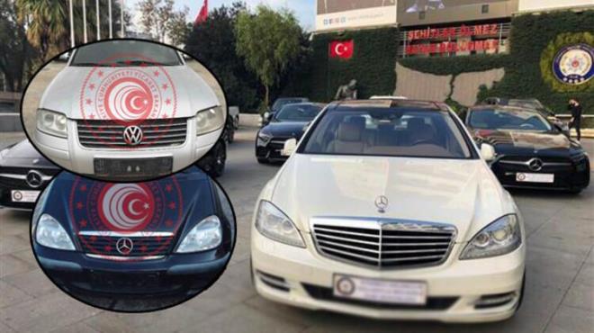 Ticaret Bakanl eitli sebeplere gmrkte olan aralar ekonomiye kazandrmak iin sata kard. Fiyat 100 bin TL'nin altnda bulunan otomobiller e-ihale sistemi ile ak artrma yntemiyle satlyor.  <br>    te listeye yeni eklenen otomobiller ve fiyatlar...