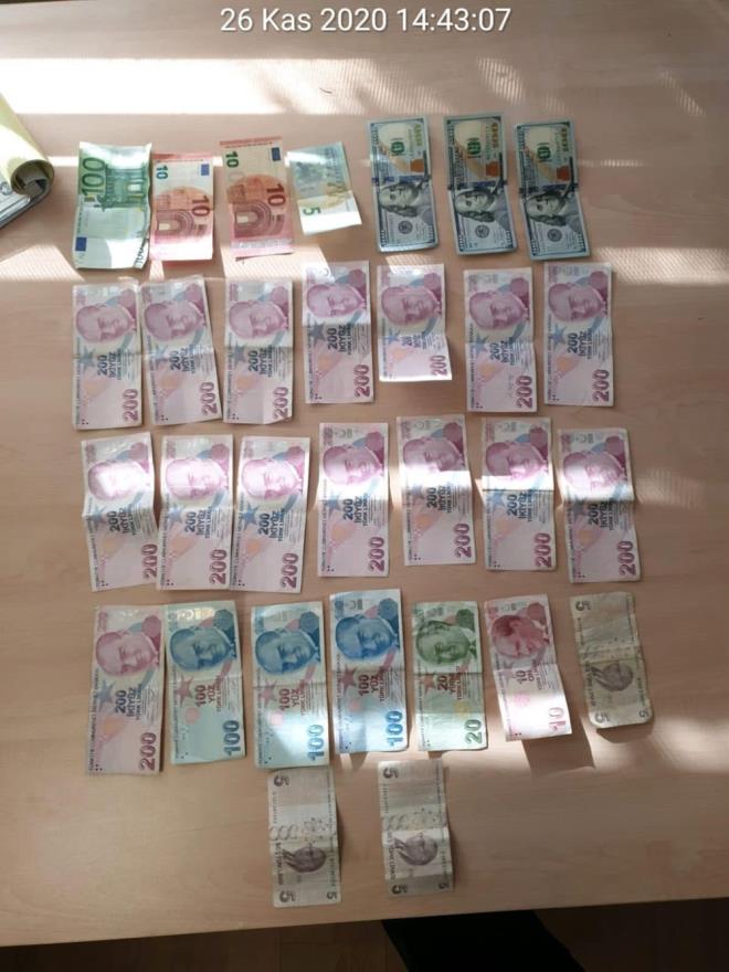 .Y'nin st aramasnda 125 euro, 300 dolar ve 3 bin 345 TL ile kulland otomobilin anahtar bulundu.