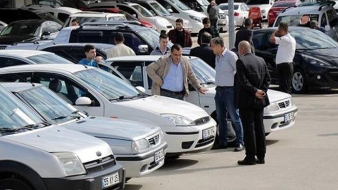 Vatandalarmz arzda yaanan skntlar sebebiyle sfr ara temininde problem yaadklar iin ikinci el aralar yksek fiyatlara almlard ancak u an bayiler yeni yl kampanyalarna baladlar, sfr aralarda yzde 3 ile yzde 10 arasnda indirim yapyorlar. Sfr aralar iin yaplan kampanyalar ikinci el otomobil fiyatlarnn da dmesini salayacaktr. kinci el ara almak isteyenler iin uygun bir zamandayz."