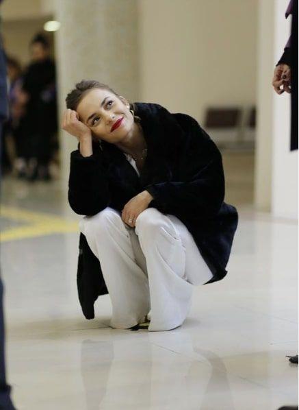 lk oyunculuk deneyimini 2015 ylnda O Hayat Benim dizisiyle yaad.       Daha sonra Yol Arkadam, Yol Arkadam 2, yi Oyun gibi filmlerde ve Lise Devriyesi, Servet gibi dizilerde rol ald.