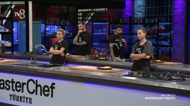 MasterChef Trkiye'de haftann ilk dokunulmazlk oyununu kaybeden mavi takm, bireysel dokunulmazlk oyunu iin yeniden mutfaa girdi. Bu oyunda yarmaclardan Danilo Zanna'nn imza taba 'k bahesi' yaplmas istendi.