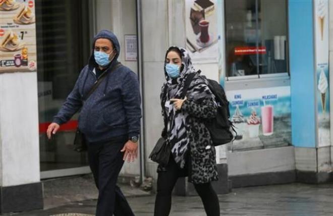 Koronavirs tedbirleri kapsamnda restoranlar ieriye mteri almazken, sadece gel al ve paket servisi yaparak hizmet veriyor.