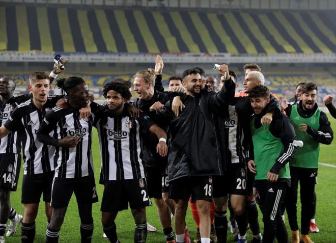 Sergen Yaln, Beikta'n banda 2 Fenerbahe man da kazanrken bu karlamalardan ilki 'Dnya Fenerbaheliler Gn'ne denk geldi, dieri ise Beikta'n 15 yllk kazanamama serisinin bozulduu mcadeleye.