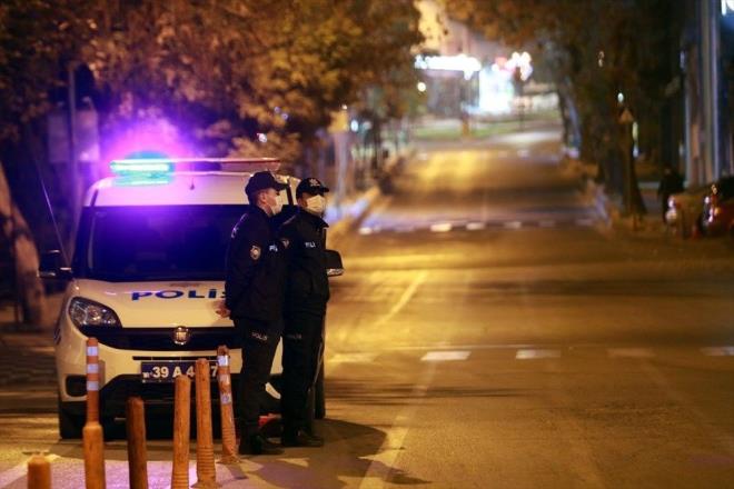 Yine salgnn seyrine bal olarak kalabalk olumasnn nlenmesi amacyla baz mekanlara snrlama getirilebilecei de belirtiliyor.