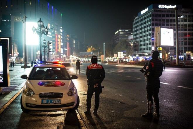 6- Alveri merkezlerine girite HES kodu uygulamasna geilecek  <br>  7- Umumi Hfzsshha Kurullar her alveri merkezi ve semt pazar iin ayn anda kabul edebilecekleri mteri saysn tek tek belirleyecek.  <br>  8- Ana snf ve benzeri eitim kurumlarnn faaliyetlerine ara verilecek.  <br>  9- Cenaze namazlar, yaknlar dahil en fazla 30 kiiyle klnacak.  <br>  10- Nikah trenlerinde de 30 kii snrlamas geerli olacak.  <br>  11- Evlerde gn, mevlit, taziye, ylba kutlamas gibi insanlarn bir araya gelecei etkinlikler yaplamayacak.