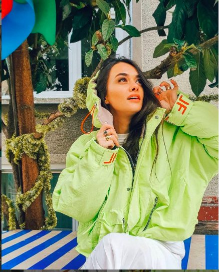 Oyuncu, &#8220;smail&#8217;den daha uzak nerede alabilirdim, Adana&#8217;da alacam. Ben de Adana&#8217;ya gidiyorum, 1 hafta sonra. Bir Zamanlar ukurova dizisinde ben de balayacam almaya. Yani yolunda her ey. Mesafeler dnda her ey yolunda&#8221; aklamasn yapt.