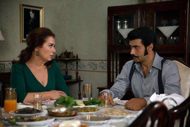 Fakat seyircinin kafasn kartran konulardan biri de Ylmaz'n akibeti oldu. Sezon banda diziden ayrlaca sylenen Uur Gne'in sahnelerinin giderek azalmas tekrar veda edecei sylentilerini glendirmiti. 75. blm fragmannda Zleyha'nn Ylmaz'n kollarna komas bu iddialar rtt