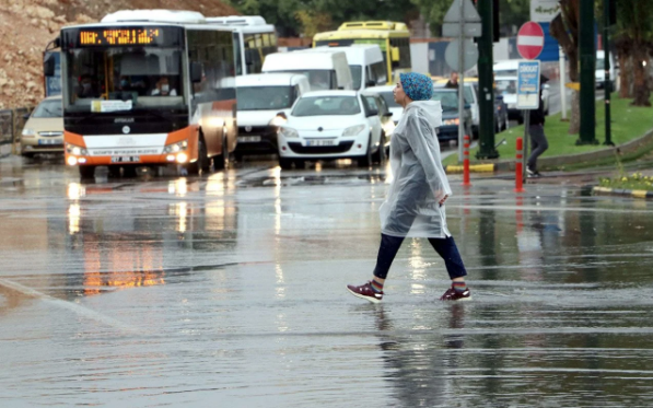Sabah ve gece saatlerinde i ve dou blgelerde buzlanma ve don olay ile birlikte yer yer pus ve sis bekleniyor.