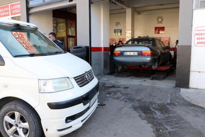 Younluk karsnda gece de mesai yapan i yerleri, souk havaya ramen almalarn srdrd.  Merkez Yakutiye ilesinde hizmet veren Taner okun, k lastii taktrmann ticari aralarda zorunlu olduunu, k lastiinin aracn yol tutu zelliini en st seviyeye getirerek can ve mal gvenlii saladn belirtti.