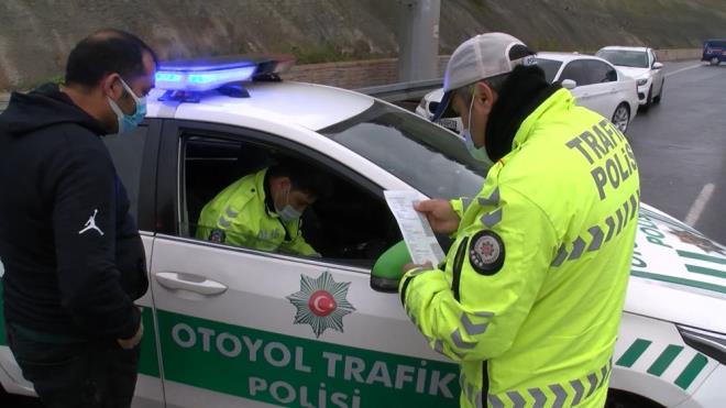 Ekipler kurala uymayan srclere cezai ilem uygularken, aralarna k lastii takan srclere teekkr etti.