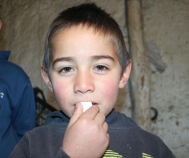 Ky dndan da talebin ok olduu kp peynirleri yapmak iin kadnlar aylar ncesinden sipari alyor. Tamamen doal ve organik yollarla retilen peynirlerin kilogram fiyat ise 30 ile 40 Lira arasnda deiiyor.