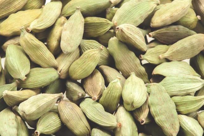 Kakule<br>  Bakteri ve virslere kar etkilidir. Souk algnl, bronit, ksrk, yksek ate ikayetlerinin hafiflemesinde yararldr. Baklk sistemini destekler.