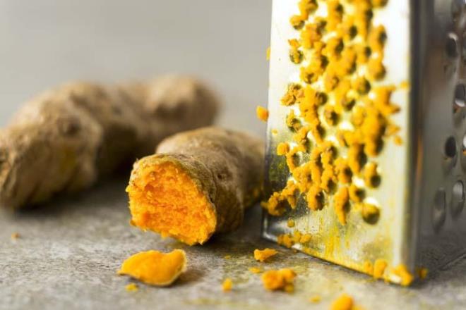 Zerdaal:<br>  Zerdealn antiinflamatuar etkisinin yaplan geni aratrmalar neticesinde kurkuminden kaynakland belirtilmektedir. Kurkuminin inflamasyon ile ilikili olan enzimleri dzenlemektedir.