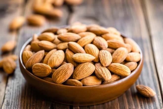 Balk mevsiminin balamas ile haftada mutlaka 2 gn balk yenmelidir. Balk omega-3 dnda vcudun retemedii elzem aminoasitleri de ierir ki bunlar hcrelerin yenilenmesi ve yalanmaya karn gereklidir. i fndk, ceviz, badem gibi yal tohumlarda Omega 3 iermektedir.