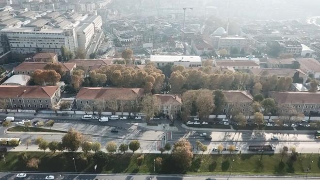 Trkiye'de ilk corona virs vakasnn grld Mart aynda Darlaceze sakinlerinin saln korumak adna d dnyaya kaplar kapatt, ziyareti giri kn durdurdu.