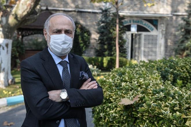 "BZM SADECE 10'UN ZERNDE DOKTORUMUZ VAR"  <br>  Darlaceze Bakan Hamza Cebeci, unlar syledi:  <br>  "Darlaceze hakikaten dnyada rnek bir kurum. Sekiz ay akn sredir burada kalan insanlarn mutlu ve huzurlu olmalar iin burada alan insanlar elinden gelen azami gayreti gsteriyorlar. Buradaki salk personeli aylarca, 3 ayn zerinde burada yatl kald buradaki insanlara, tanmad, kan ba olmayan, akrabalk ba olmayan insanlara aylarca yardm ediyor. Biz 10 gnlk program yapyoruz. Salk personeli 10 gn burada kalyor, buradaki hastaya hizmet ediyor.