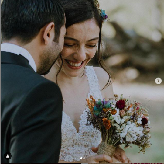 imdi de ei iyatro oyuncusu  Grhan Altundaar' tanyalm:  1984 Ankara doumlu aslen Karsl.  Eskiehir Anadolu niversitesi Devlet Konservatuvar Tiyatro Ana Sanat Dal Oyunculuk Blm'nden 2012 ylnda mezun oldu.