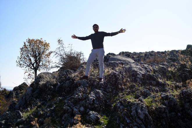 Trkiye Daclk Federasyonu Diyarbakr l Temsilcisi ve DDOSK Bakan Abdurrahim Ekin de yapt aklamada, "Bugn Siverek Frat Gezginler Kulb ve Diyarbakr Doa Sporlar Kulb ortaklaa ermik Gelincik Da doa yryndeyiz. Bu dada peri bacalarna benzer suretler var, bizler hemen hemen her hafta Diyarbakr&#8217;n ve Trkiye&#8217;nin her tarafnda bulunan doa gzelliklerini tantmak iin bu gibi organizasyonlar gerekletiriyoruz. Bugn de yaklak 60 kiilik bir ekiple buraya geldik. Doa harikas bir yer, herkesi davet ediyoruz&#8221; diye konutu.