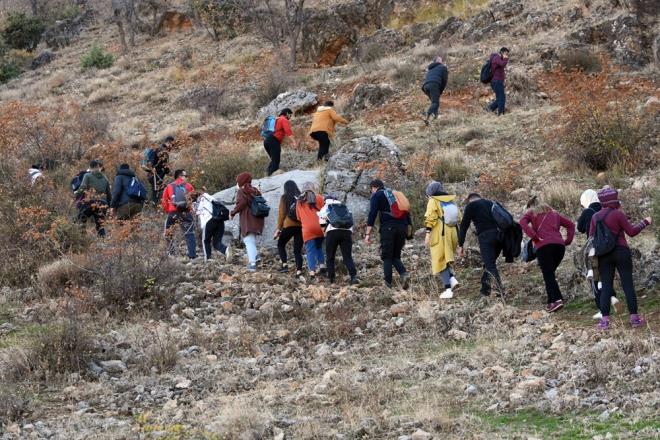 Doa harikas daa dikkat ekmek amacyla Siverek Frat Gezginler Kulb ve Diyarbakr DDOSK (Diyarbakr Doa Sporlar Kulb) ortaklaa yry gerekletirdi.