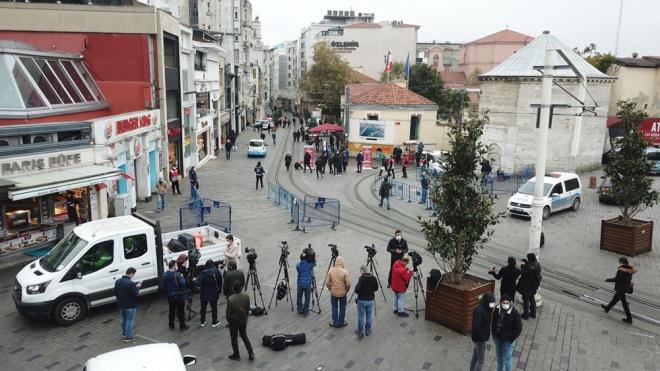 Beyolu Kaymakaml le Umumi Hfzshha Meclisi'nin ald karar dorultusunda saat 10.00'dan itibaren stiklal Caddesi'ne 7 bin kii bulunabiliyor.