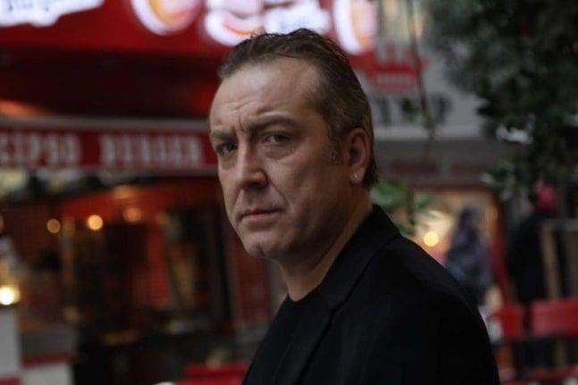 Alper Tredi: 1971 doumlu olan Alper Tredi, birok dizide farkl rollerde yer ald.