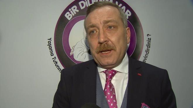 Dizi dnyasnda canlandrd yan karakterlerle adn duyuran oyuncu, 2000&#8217;li yllarn bandan itibaren farkl yapmlarda boy gsterdi.