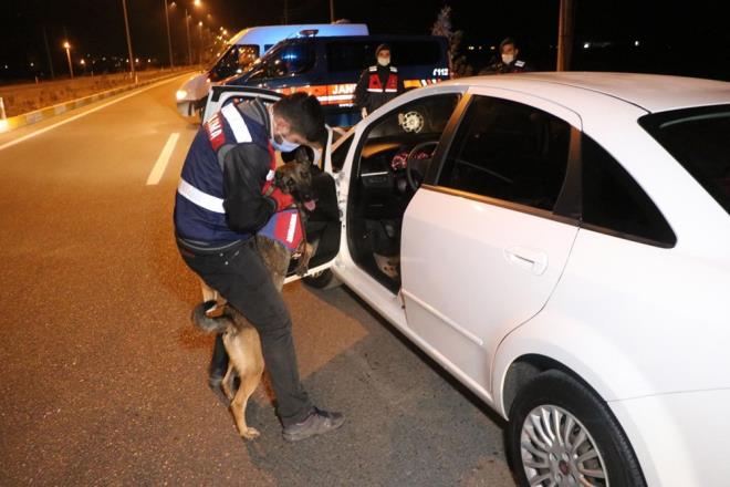 KOLAY SAKLANABLYOR VE DELL BIRAKMIYOR  Ele geirilen suikast tabancalar, kalem grnml olduu iin kolayca saklanabiliyor. Arama noktalarndan dikkat ekmeden geiyor.