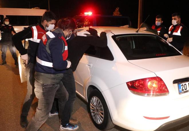 Tavas ilesi Mula Kava'nda dzenlenen operasyonda 50 adet kalem grnml suikast silah ve 175 adet 7.65 milimetre apnda mermi ele geirildi.