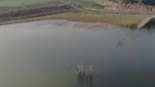 stanbul'da barajlardaki doluluk oran, son 10 yln en dk seviyesine dt. Corona virs salgn nedeniyle suyun daha ok kullanld bugnlerde, su tasarrufu uyarsnda bulunan stanbul Teknik niversitesi Meteoroloji Mhendislii Blm retim yesi Prof. Dr. Hseyin Toros, su tasarrufunun nasl yaplabileceini  anlatt.