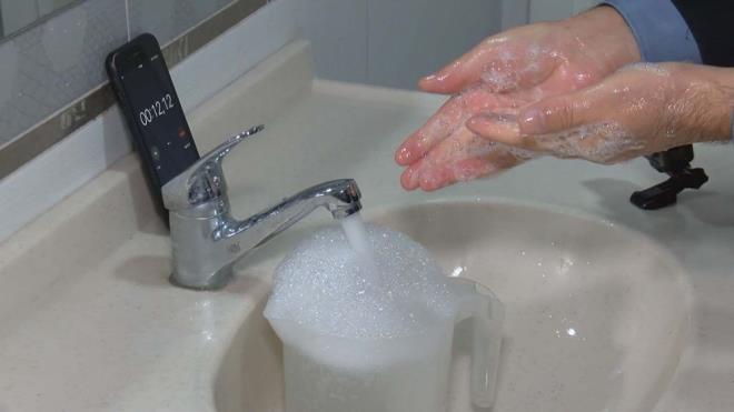 Barajlardaki doluluk oranlarn takip ettiini dile getiren hsan Yavuz, "Barajlardaki doluluk oranlarndan haberdarm. merli Baraj yzde 30 civarnda, Darlk'ta biraz fazla su var ama brlerinin hepsi yzde 20'nin altnda. Kesinlikle acil su tasarrufu nlemi alnmal ama byle byk bir ehrin de bugnleri yaayaca hesaplanp, ona gre bir su program yaplmas lazm. Bunun nlemini almalar lazm" diye konutu.