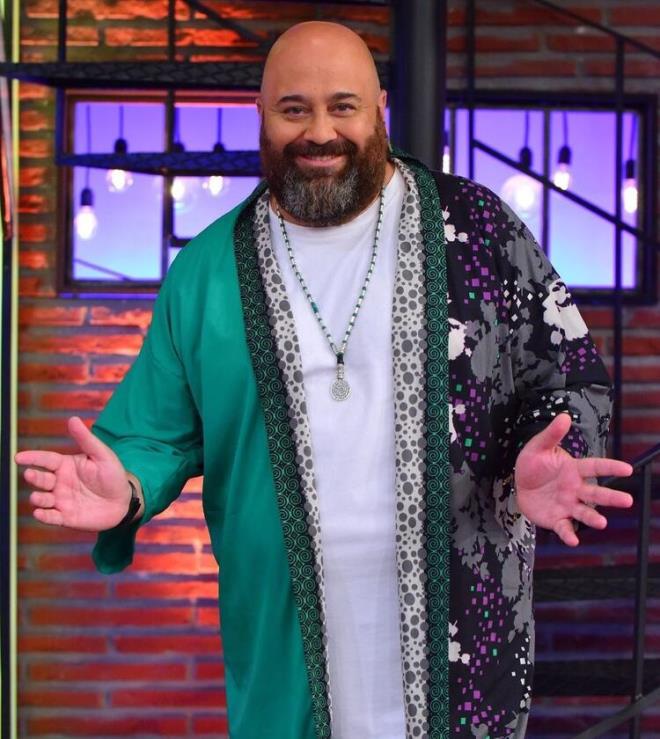 Restoranlar�n yemek men�leri hakk�nda fikirler verdim. Sonra �r�ne dokunman�n bana iyi geldi�i anlad�m ve mekan a�maya karar verdim. T�rk restoran� maceras�na girdim. �lk a�t���m�z gece �� rezervasyon vard�.