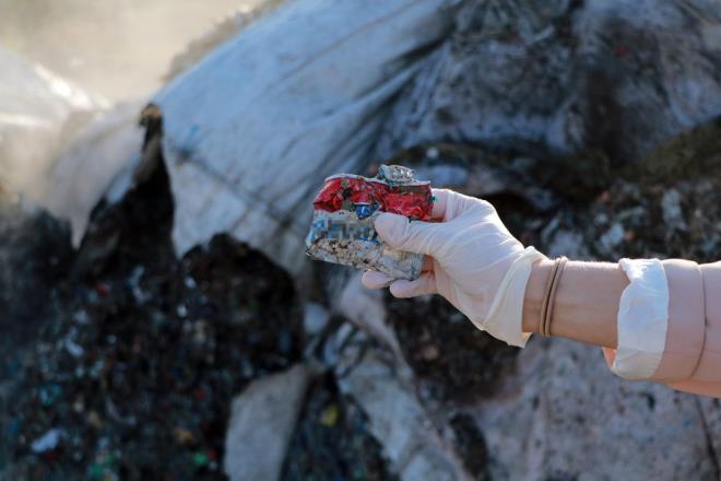 'DERHAL YASAKLANMAZ �SE TEHL�KE B�Y�R'  Plastik ��plerin ithal edilecek ��pler olamayaca��n� s�yleyen G�ndo�du, ��p ithalat� yapan firmalar�n �ncelikle T�rkiye’de plastik ��pleri geri d�n��t�rme ad�na �al��malar� gerekti�ini belirtti.