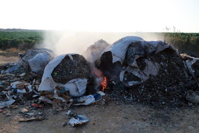 ��N'DE TAMAMEN YASAKLANDI    �in’in 2018 y�l�na kadar d�nyan�n t�m plastik ��p�n� ithal edip geri d�n��t�rd���n� iddia etti�ini kaydeden Do�. Dr. Sedat G�ndo�du, daha sonra bu ��plerin geri d�n��t�r�lmesinin �ok zor oldu�unu fark ettikleri an ��p ithalat�n� tamamen yasaklad�klar�n� s�yledi.