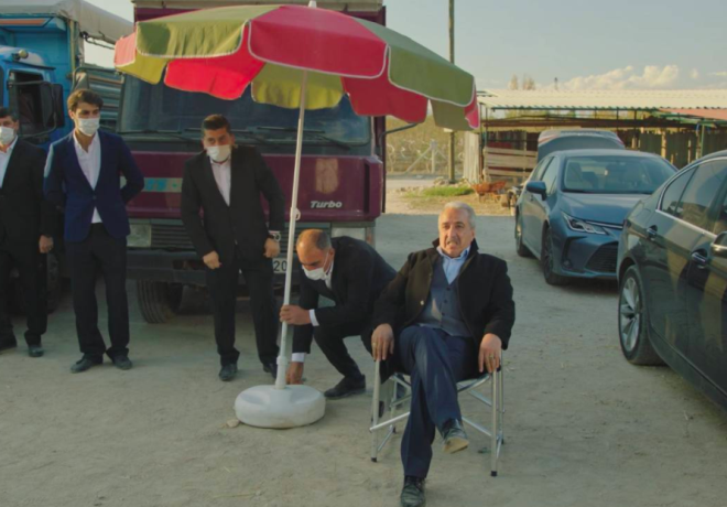 Kanal D'nin ilk b�l�m� ile per�embe ak�am� yay�nlanan komedi dizisi �yi Aile Babas� reyting listesine iddial� girdi ve Kalk Gidelim'i yerinden etti.