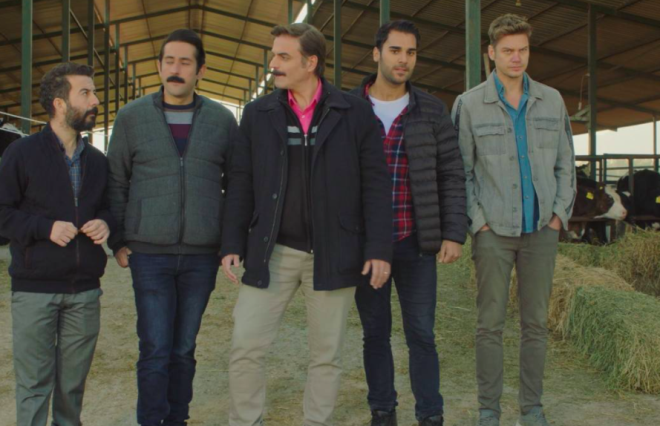 2 sezondur ilgiyle izlenen dizi son haftalarda kan kaybetmeye ve reyting listerinde geriye d��meye ba�lad�. TRT 1 diziye �ans vermek i�in yay�n g�n�n� de�i�tirdi ve per�embeye ald�. Fakat dizi bu kez de Kanal D engeline tak�ld�.