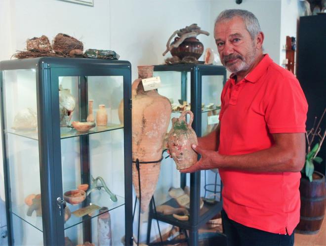 Daha sonra Kocaeli’nin Kand�ra il�esine ba�l� Kerpe’ye ta��nan Acar, burada kurdu�u otelini adeta bir m�zeye d�n��t�rd�. Acar’�n m�zesinde Kerpe’nin tarihinin hemen hemen her d�nemine ait bir par�a bulunuyor.