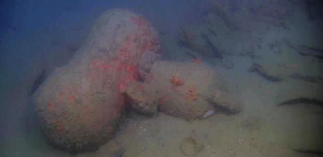 "Batn kabaca, 25 metreye 10 metre genilikte olduunu syleyebiliriz. Ama kalntlar patlama ve batma esnasnda 250-300 metrelik bir alana dalm durumda. Bunlar zerindeki ilk almalarmz uzaktan kumandal su alt robotu yani ROV cihazmzla gerekletirdik. nk 50-55 metre dal iin derin sular. Batk zerinde bir planlama yaptk. Buluntulardan kardmz rnekleri ilgili yerlere teslim ettik. Batn 18'inci yzyla ait olduunu dnyoruz. nmzdeki yl batn kimliini daha ayrntl aratracaz. Osmanl arivlerini aratracak ekiplerimiz bu bata ilikin verilere ulalabilecek mi ona bakacaz."