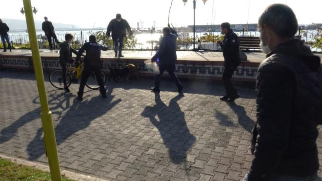 Vatandalarn ihbar zerine olay yerine polis ve 112 salk ekipleri sevk edildi. Elinden yaralanan Melih Uysal 112 salk ekiplerinin olay yerinde yaptklar ilk mdahalenin ardndan hastaneye kaldrlrken, polis ekipleri pitbulu durdurmak iin uzun sre aba sarf etti.