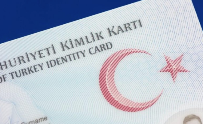 Geerlilik sresi dolmadan gerekesi belirtilmek kaydyla, yeniden bavuruda bulunarak creti karlnda yeni kimlik kart alnabilir. Bu durumda eski kimlik kart iptal edilir.