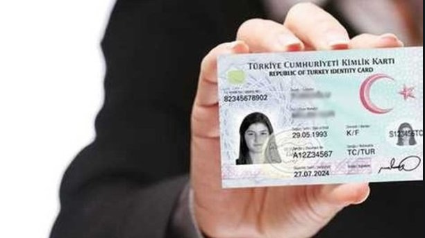 lgilinin bavuru srasnda kimlik kartn kendisi dnda alacak kiiyi yazl muvafakat ile belirlemesi halinde kimlik kart belirlenen kiiye teslim edilir.